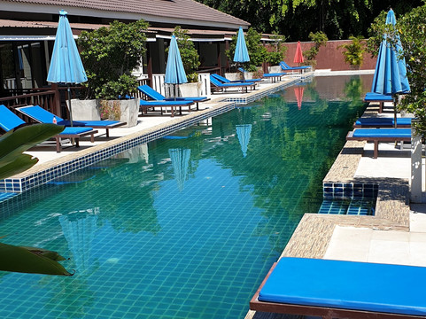 花田度假酒店主图