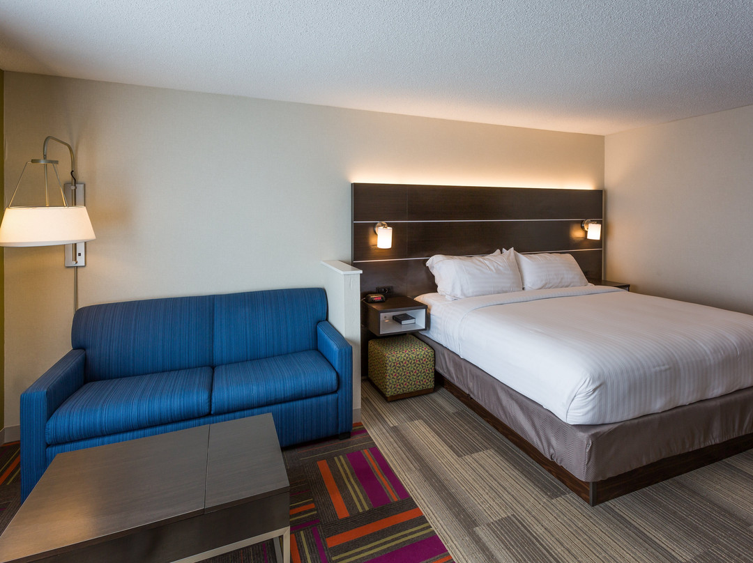 Holiday Inn Express & Suites Reading Airport, an IHG hotel主图