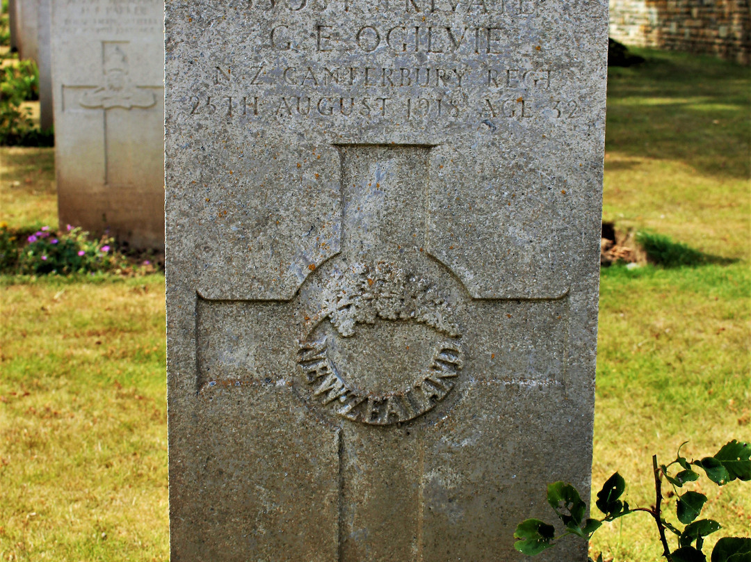 Beaulencourt British Cemetery景点图片