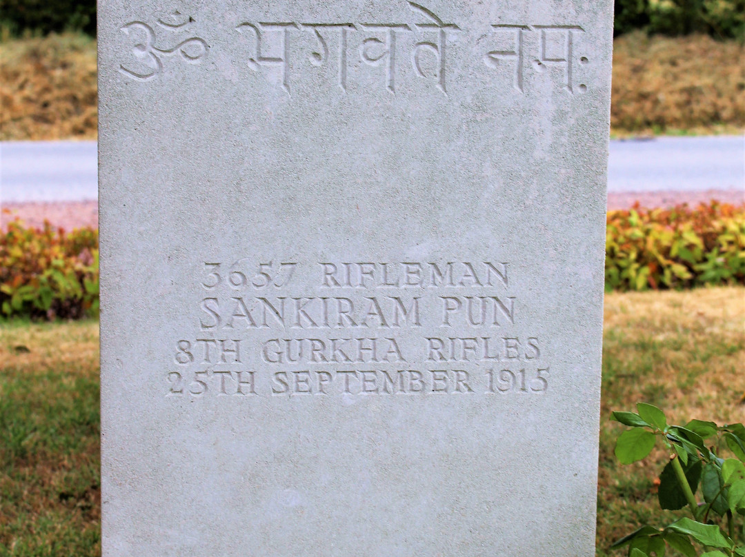 Y Farm Military Cemetery-Bois-Grenier必去景点