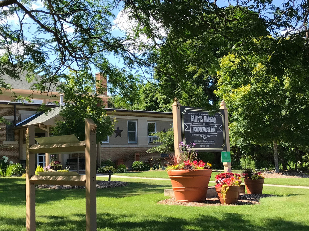 Baileys Harbor Schoolhouse Inn主图