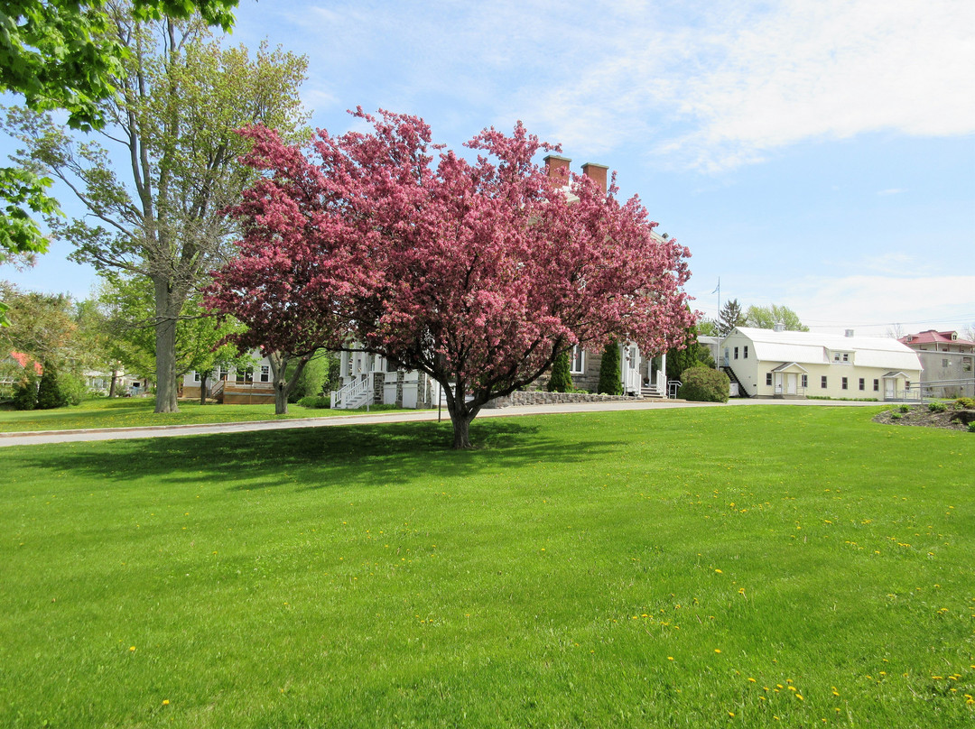 Saint-hilaire Church-Mont-Saint-Hilaire必去景点