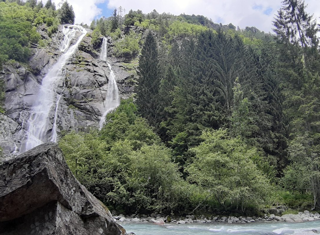Nardis Waterfalls景点图片