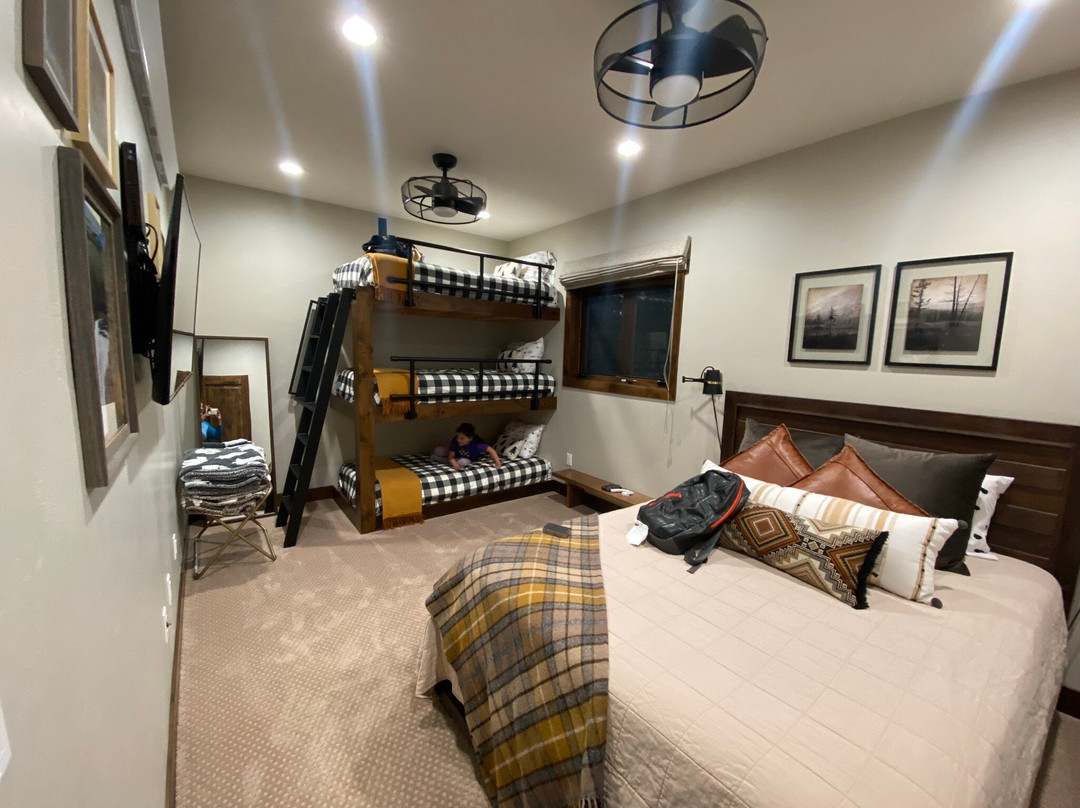 Log Cabin Motel