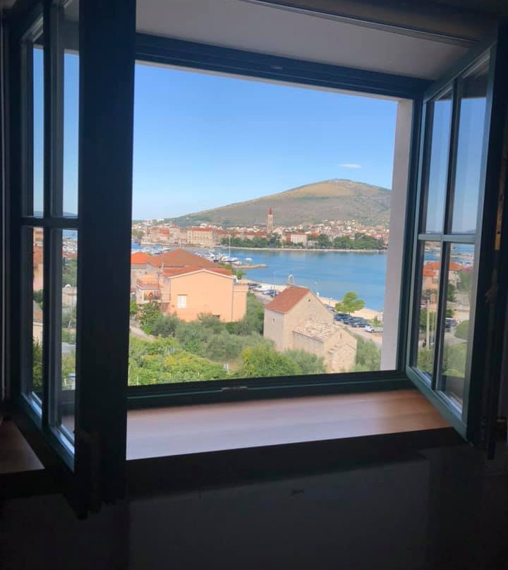 Brown Beach House主图