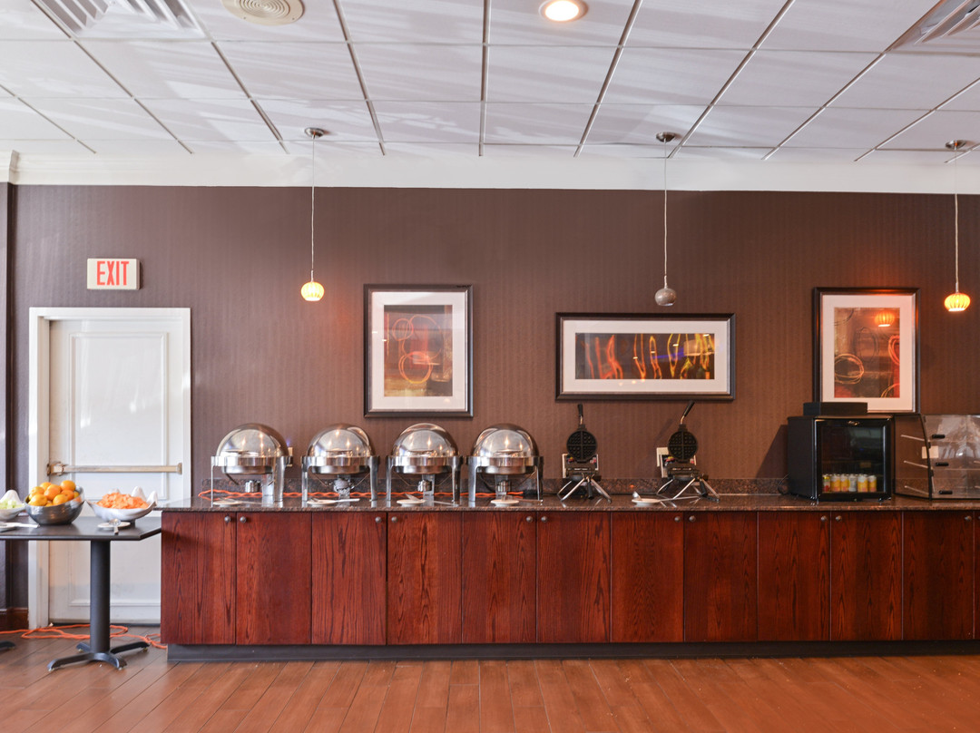 新伦敦假日酒店主图