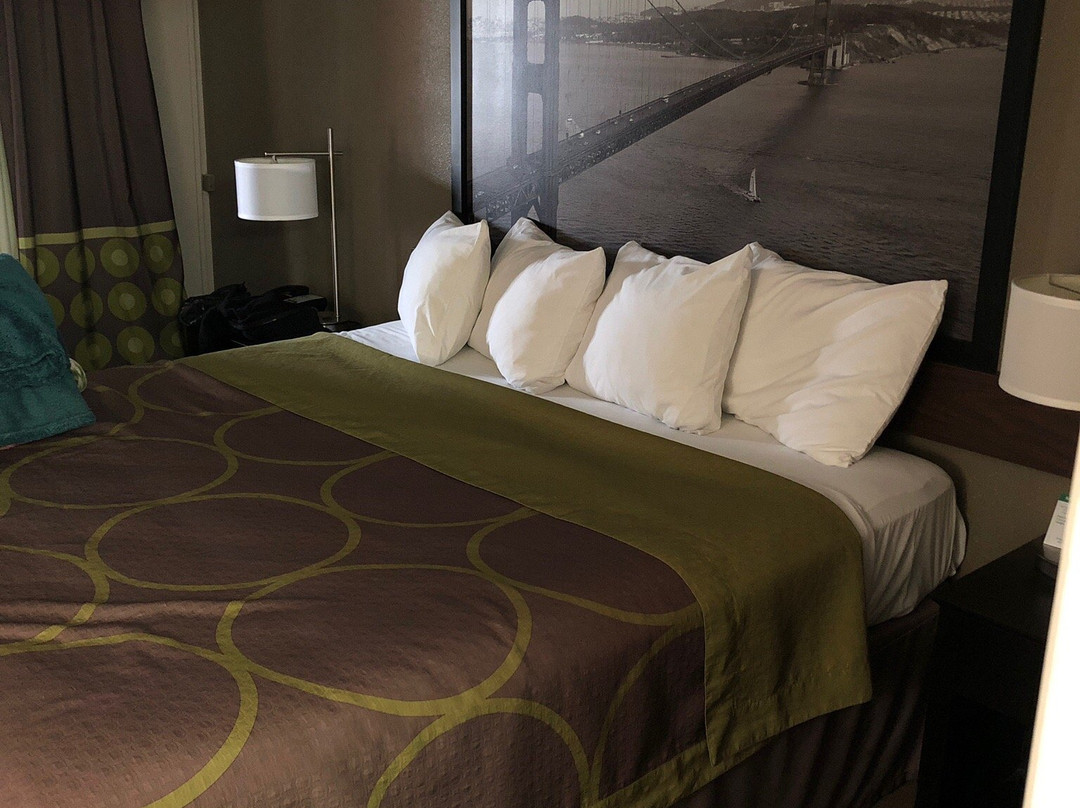 萨利纳斯速8酒店主图