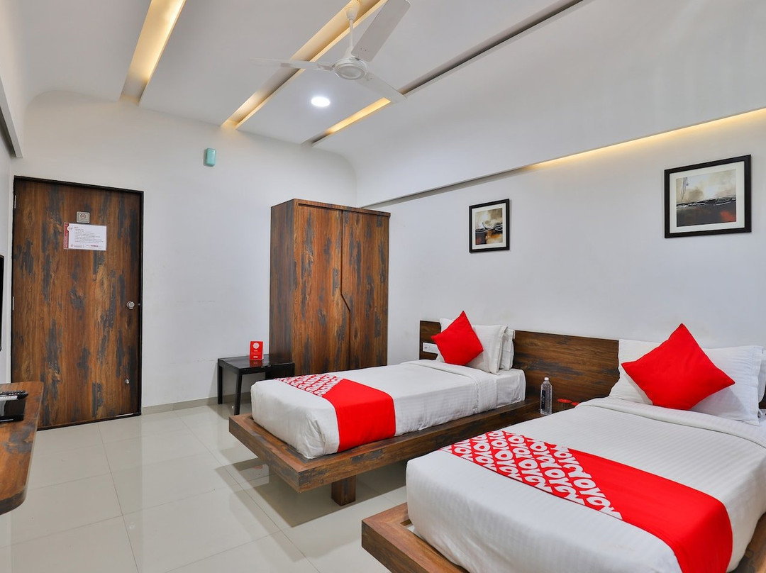 Capital O 18933 The Grand President主图