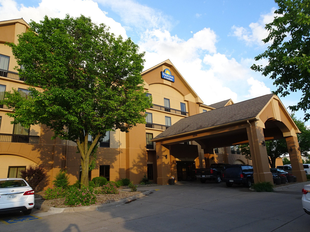Days Inn & Suites by Wyndham Cedar Rapids主图