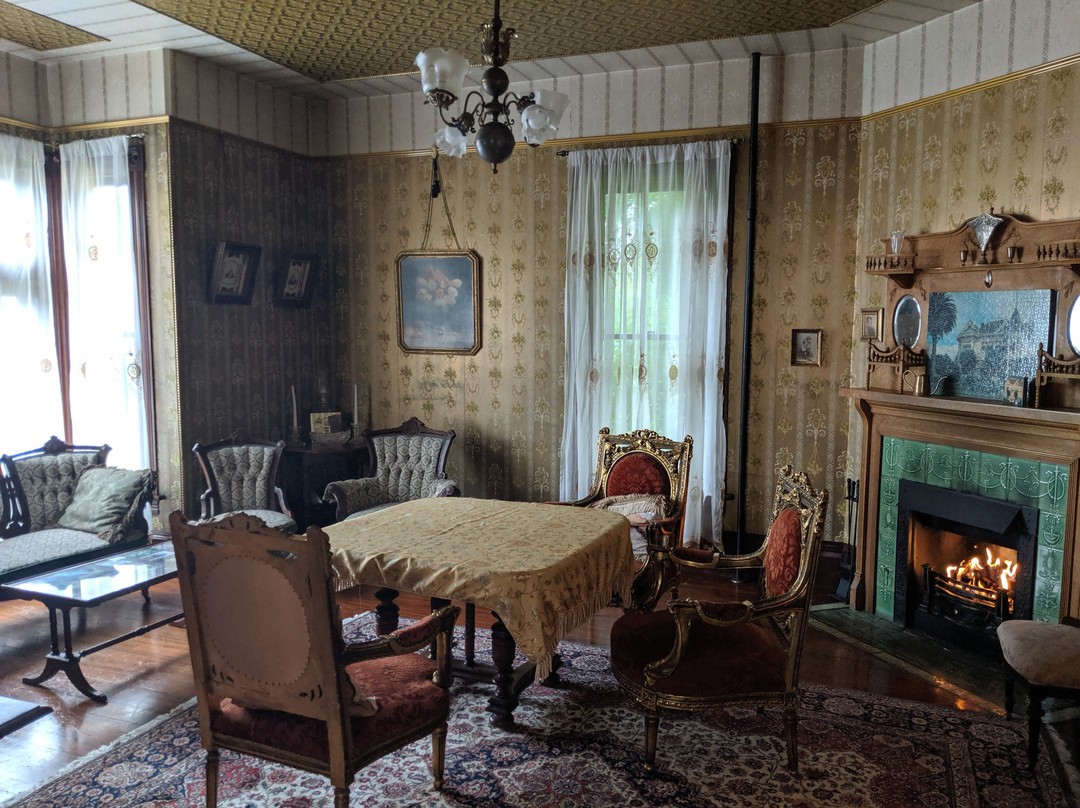 The Gingerbread Mansion Inn主图