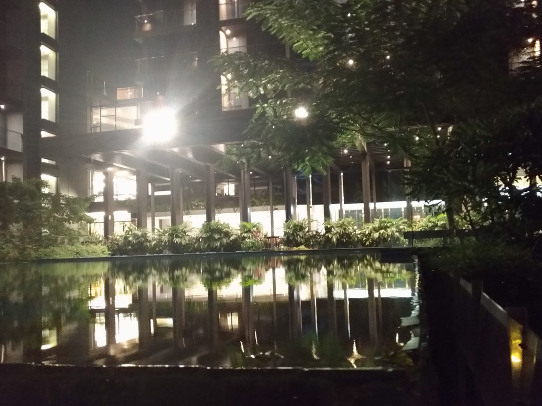 是拉差阳台海滨服务式公寓酒店主图