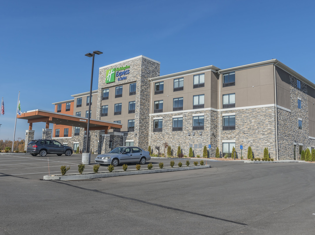 Holiday Inn Express & Suites Clarion By IHG主图
