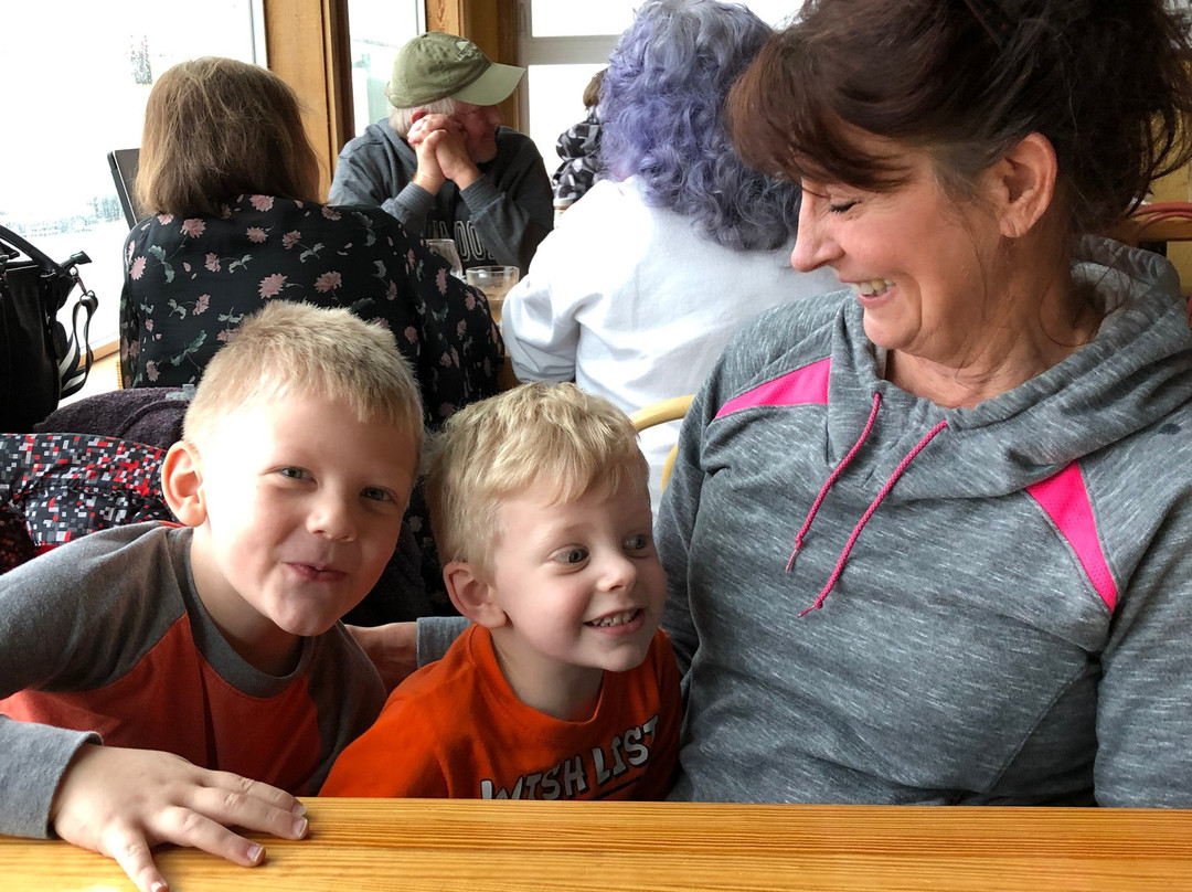 Ashley Inn and Suites主图