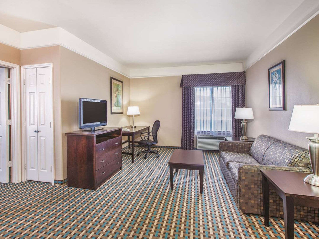 La Quinta Inn & Suites By Wyndham Bay City主图