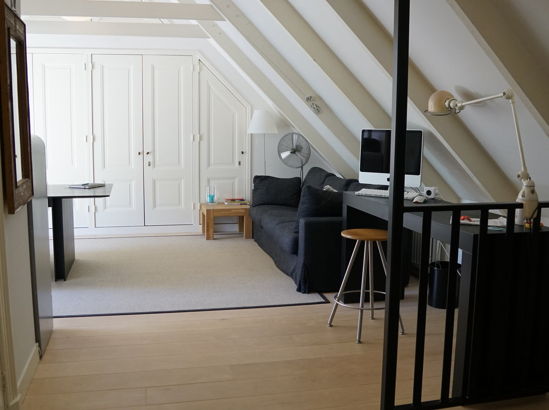 Room One-Twenty-One主图