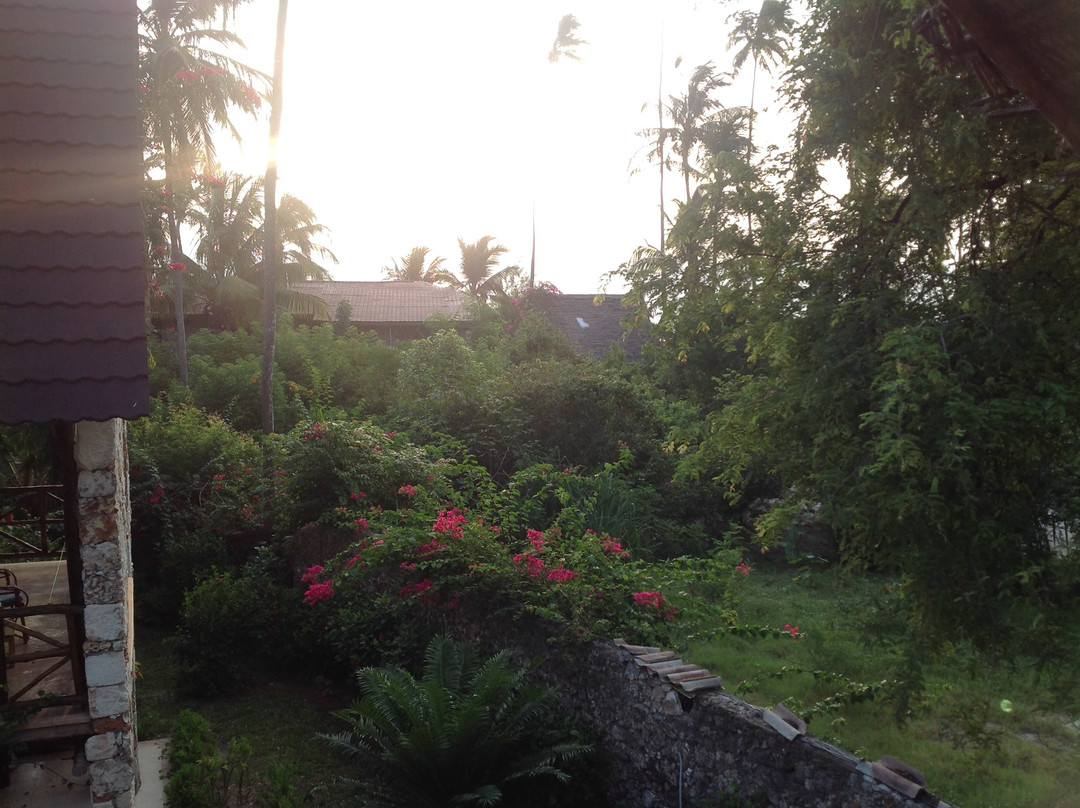帕鲁波利海滩度假酒店主图
