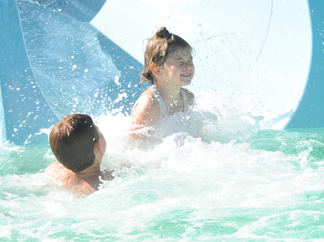 Riverside Resort主图