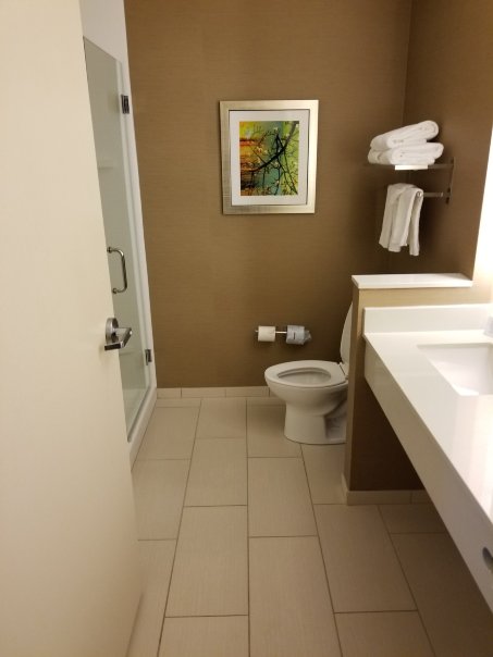 Fairfield Inn & Suites Wichita East-浴室