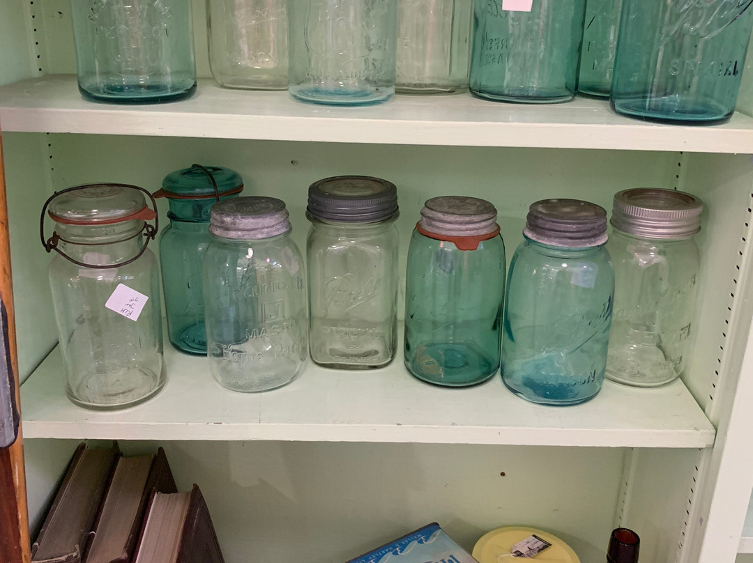 McMinnville Antiques Mall景点图片