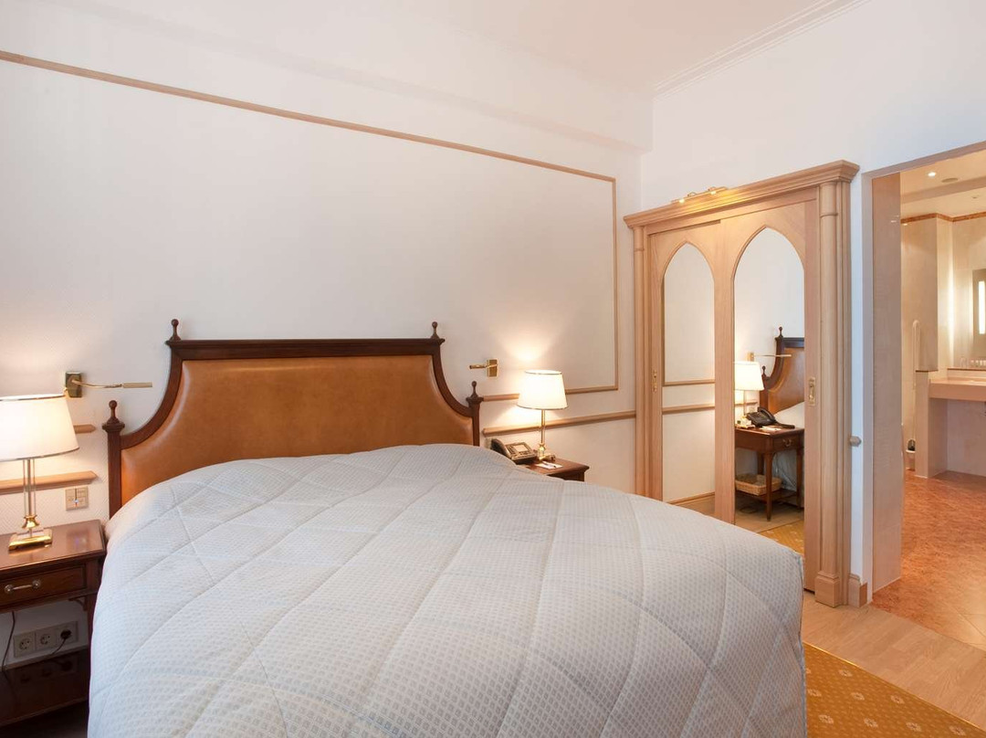 克拉瓦兹大酒店主图