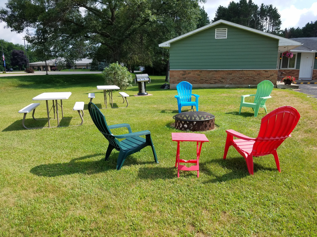 'tween The Lakes Motel主图