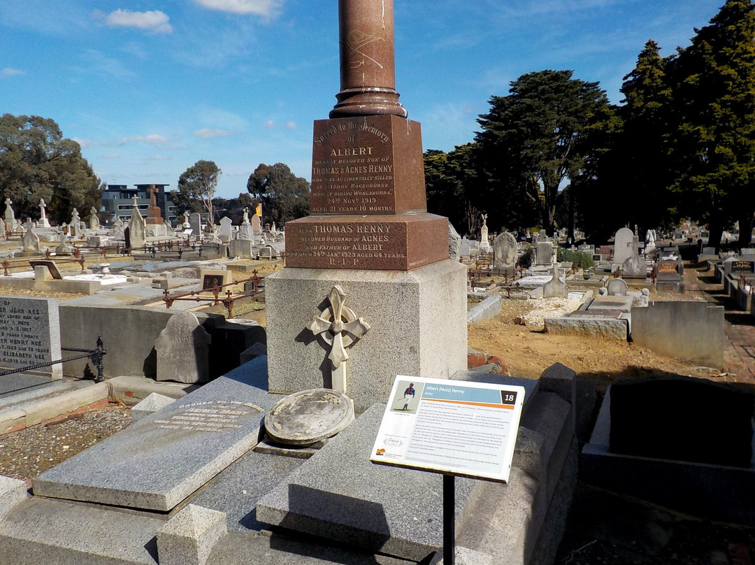 Coburg Pine Ridge Cemetery景点图片