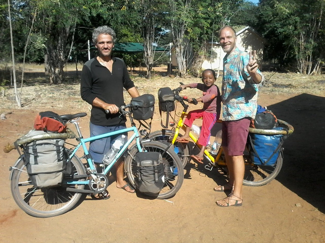 Hot Tires Tours Zambia-李文斯顿必去景点