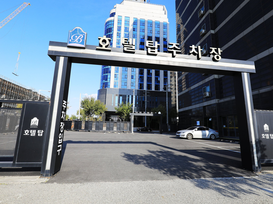 本昵客雅Top酒店主图