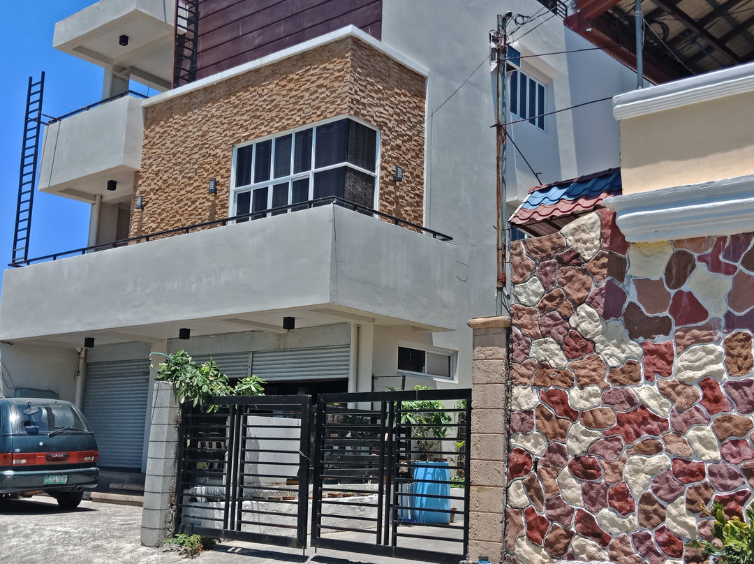 Pasuquin酒店住宿-Casa Sarmiento Travelers Inn