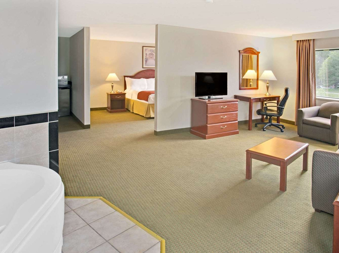 Days Inn & Suites by Wyndham Laurel Near Fort Meade主图