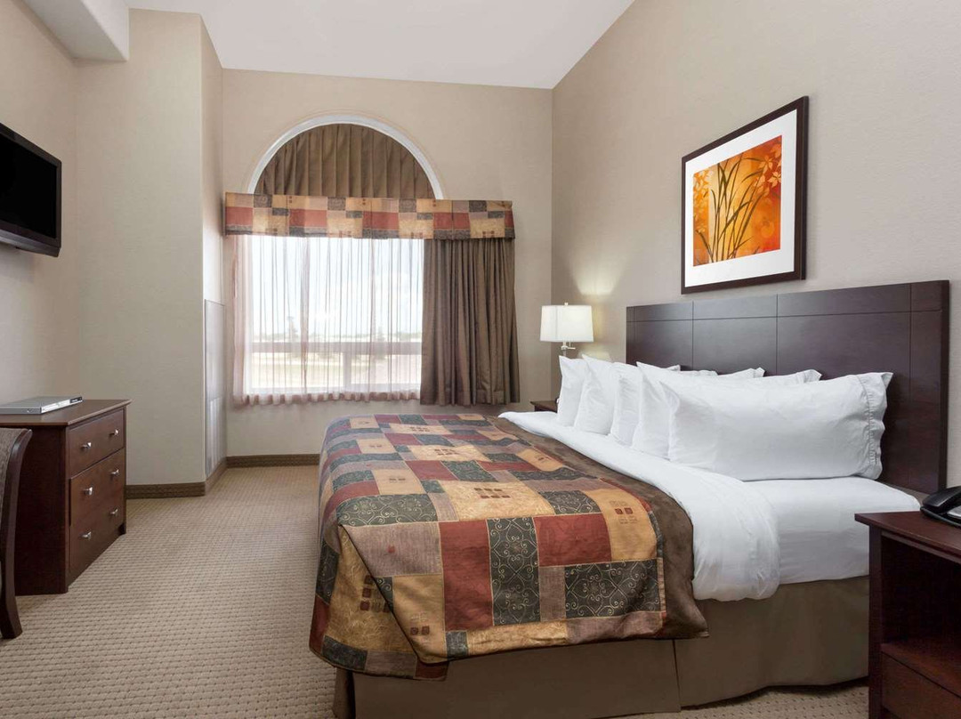 Ramada by Wyndham Weyburn主图