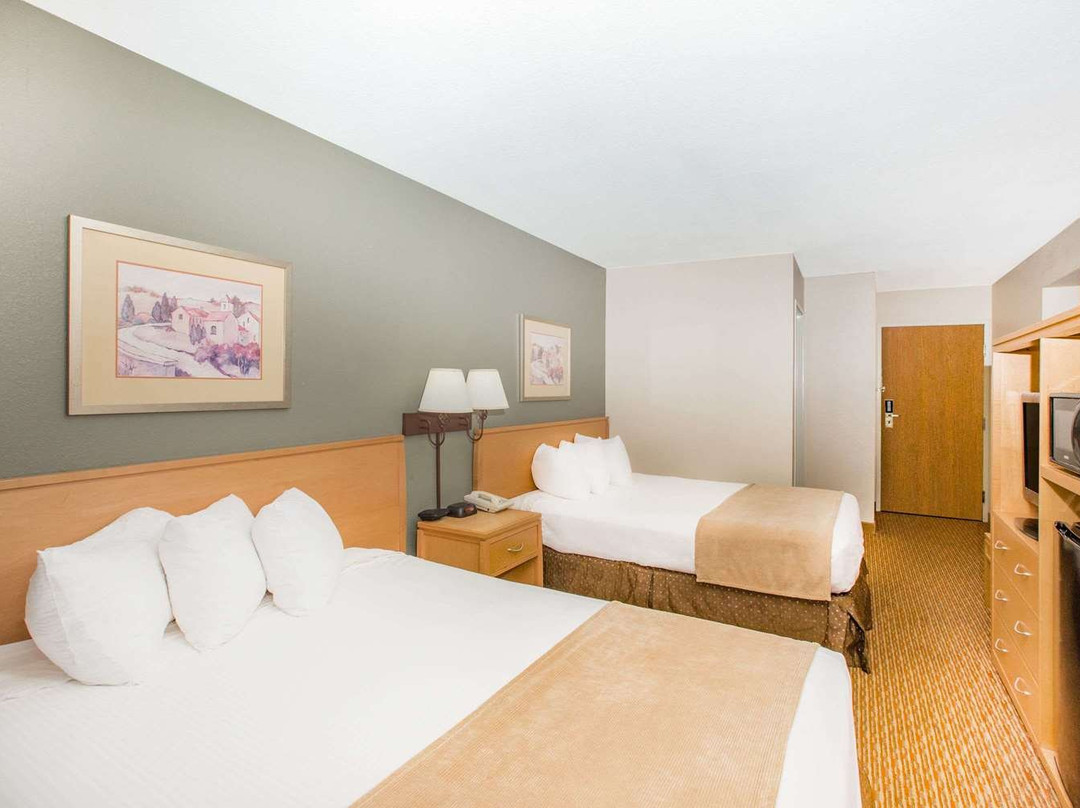 Ramada by Wyndham Spirit Lake/Okoboji主图