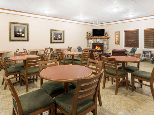 Ramada by Wyndham Clairmont/Grande Prairie主图