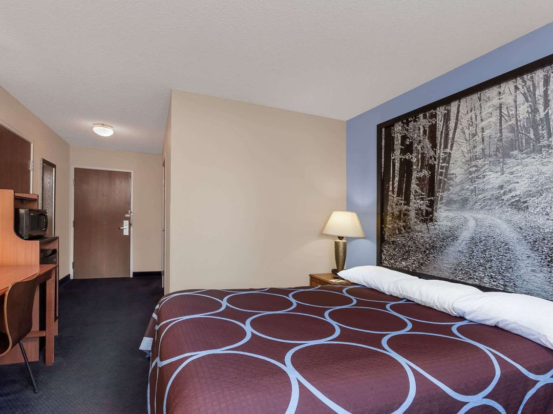 Super 8 by Wyndham Adrian主图