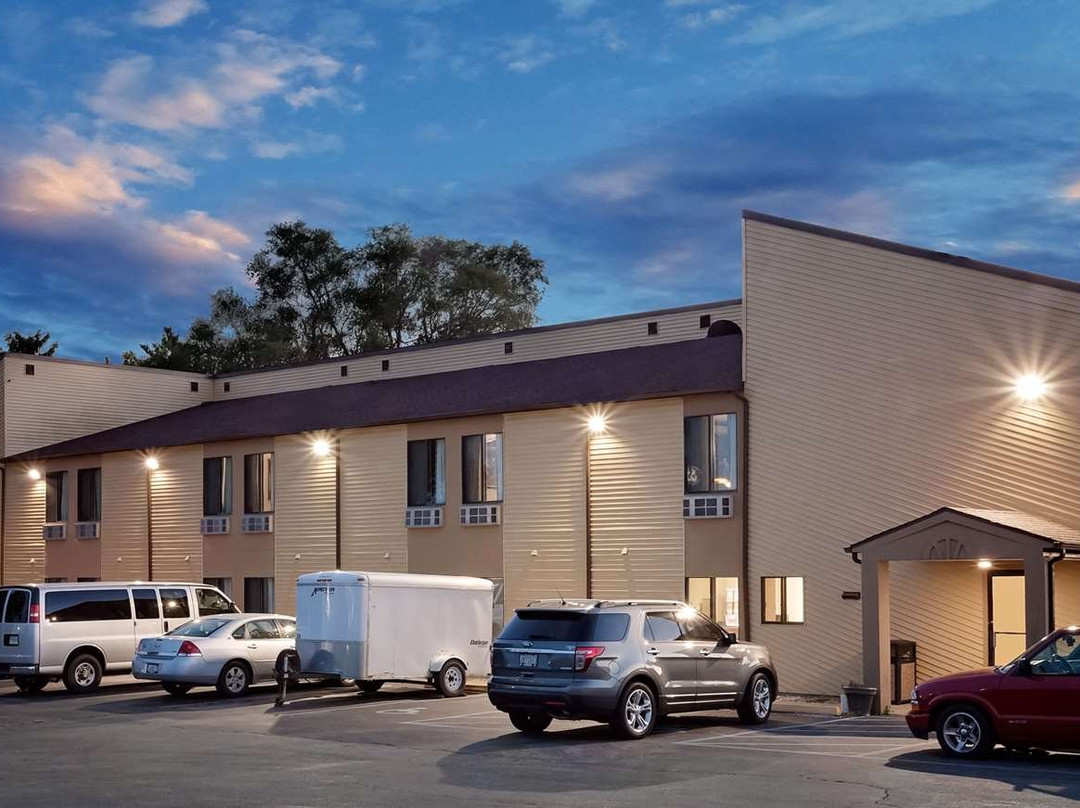 Super 8 by Wyndham Canton IL主图