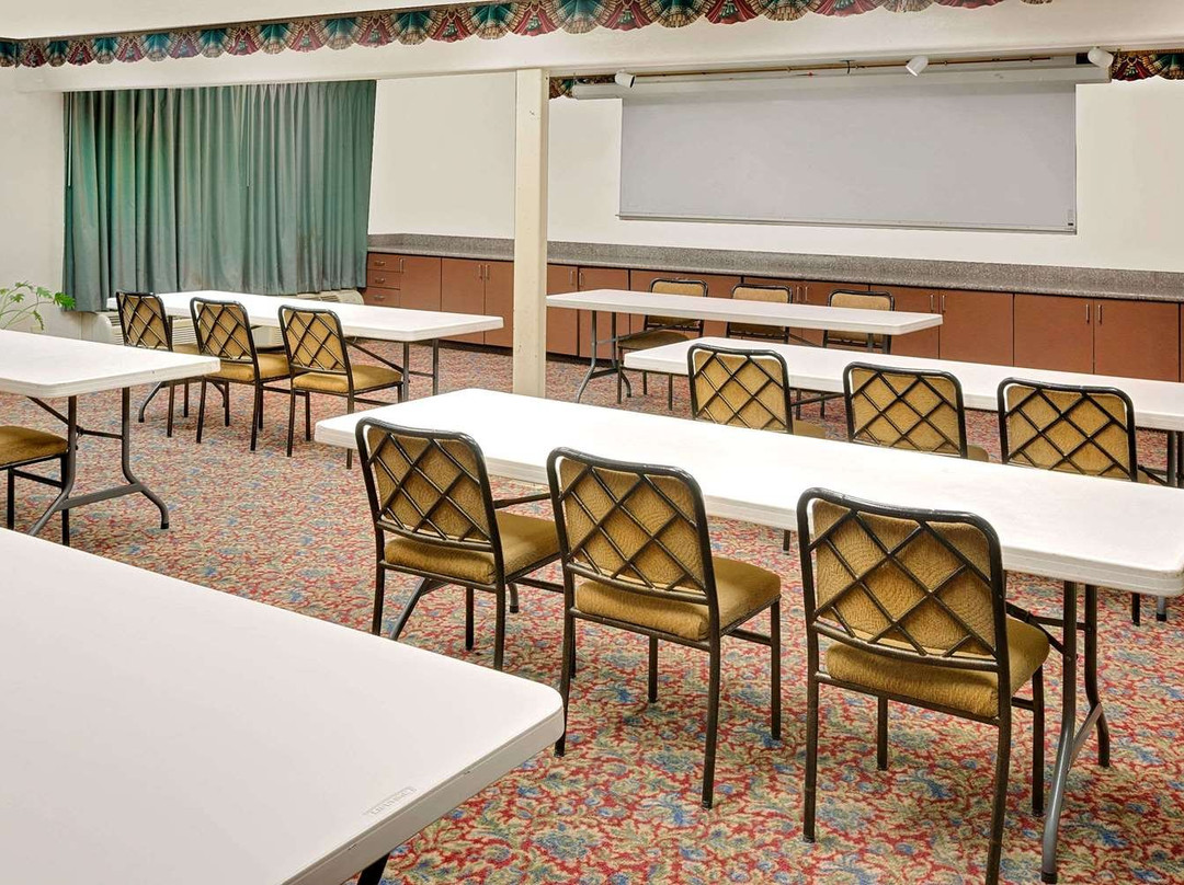 Days Inn & Suites by Wyndham Opelousas主图