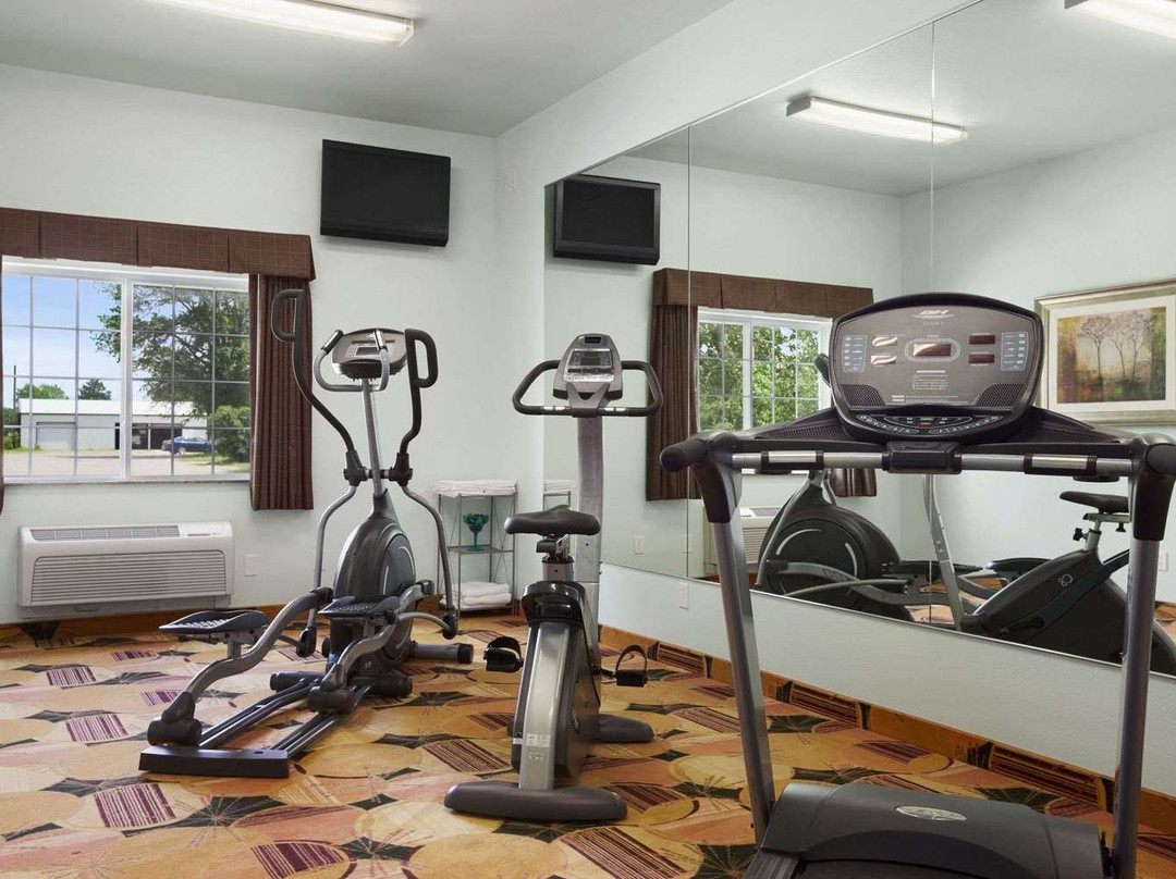 Days Inn & Suites by Wyndham Columbus NE主图