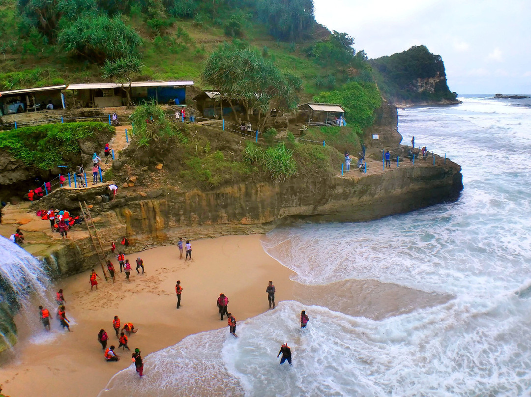 Pantai Banyu Tibo-Pacitan必去景点