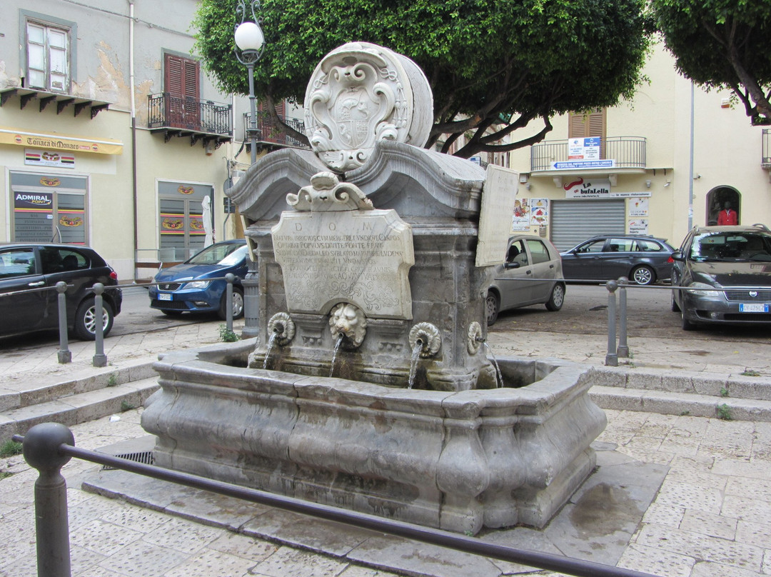 Fontana degli Otto Cannoli景点图片