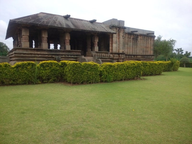 Trikuteshwara Temple景点图片