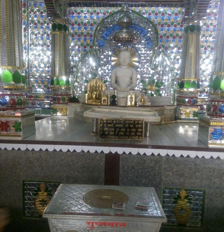 Shri Shantinath Digamber Jain Kaach Mandir, Shirdi景点图片