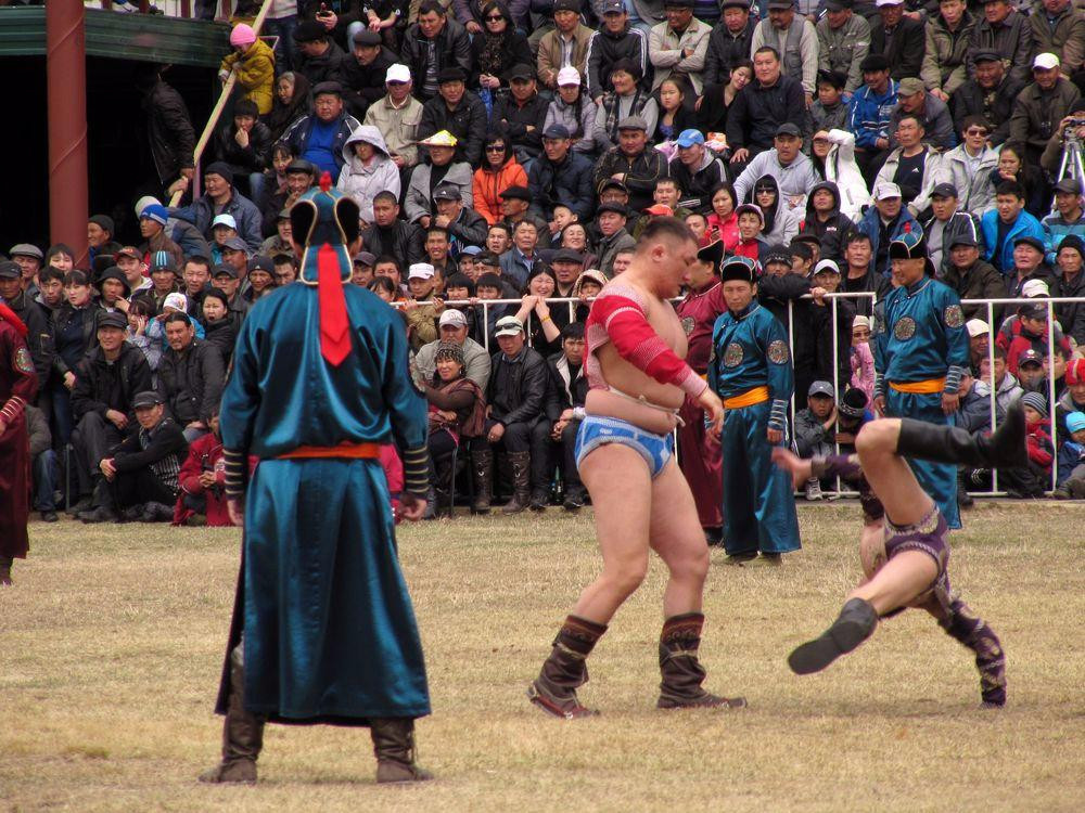 Stadium Khuresh-Kyzyl必去景点