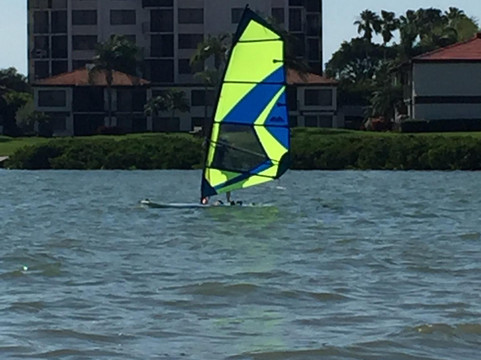 North Beach Windsurfing-圣彼得海滩必去景点