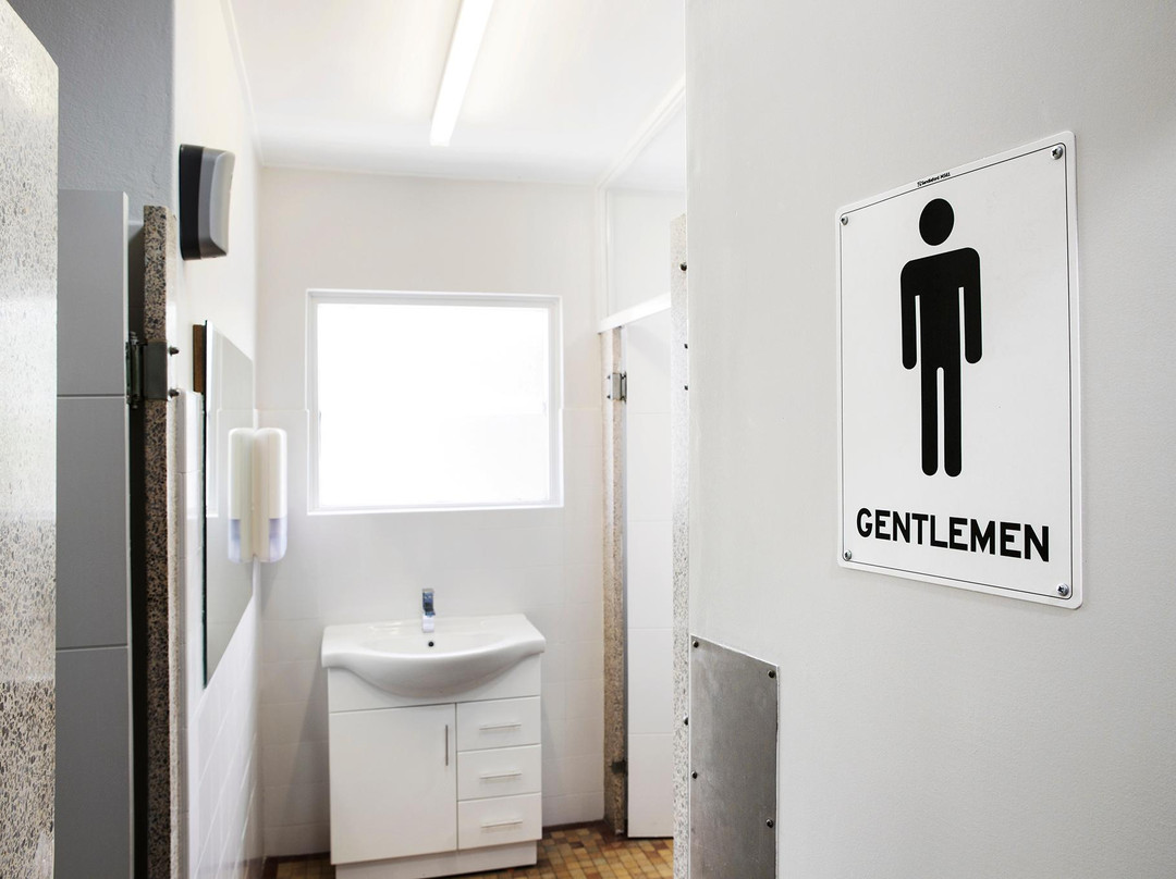 Villawood Hotel主图