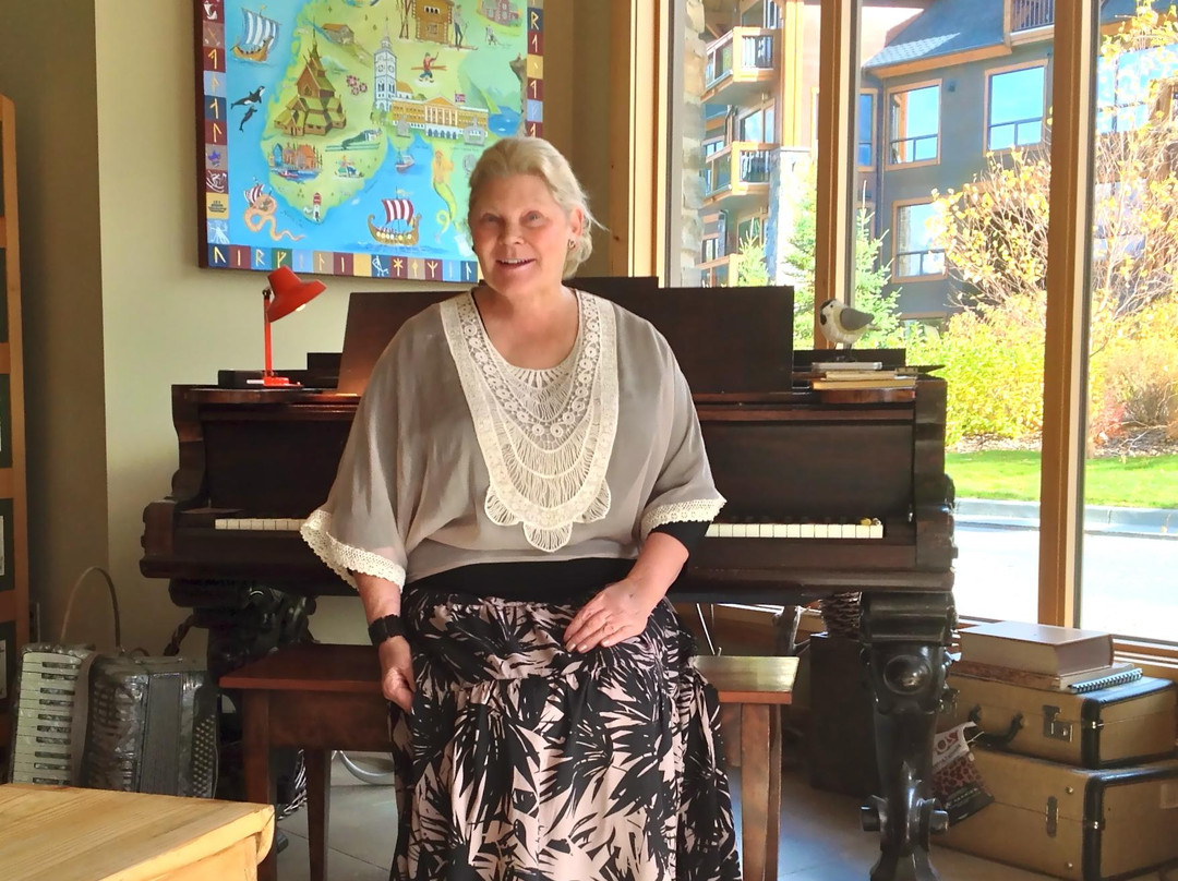 Virginia Ann Hemingson Art Gallery-坎莫尔必去景点