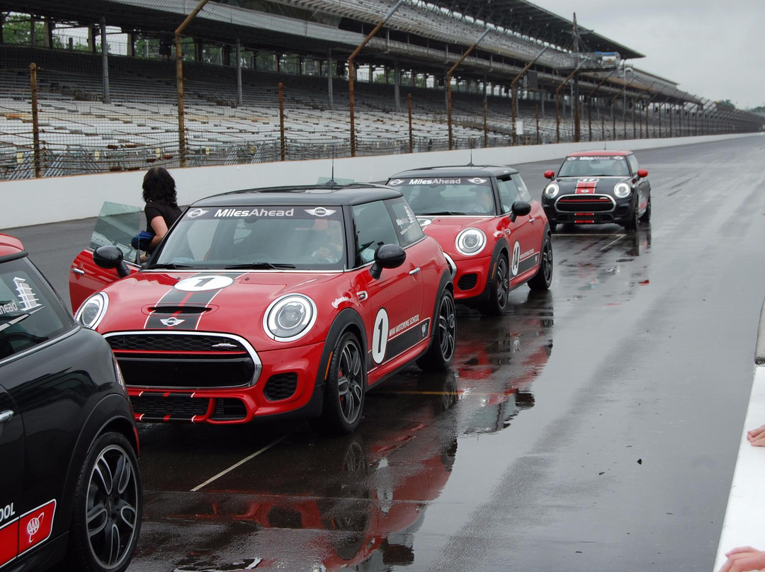 Miles Ahead Motoring School景点图片