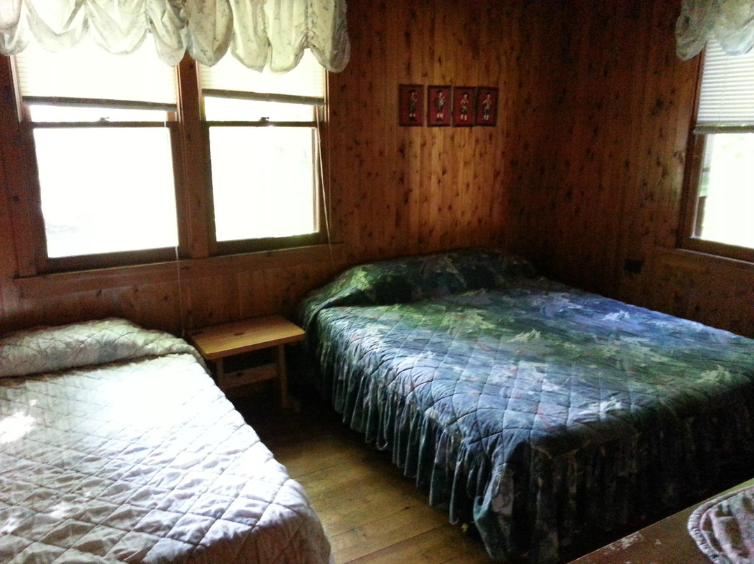 Mindemoya Court Cottages & Campground
