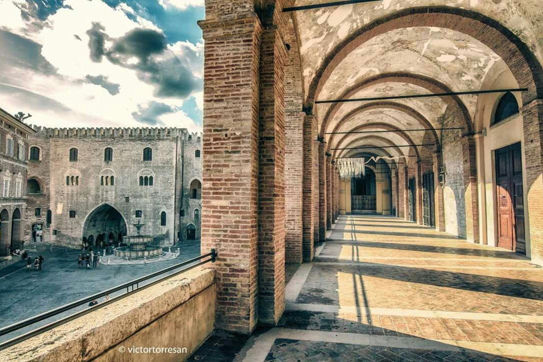 Fabriano旅游景点-Loggiato di San Francesco