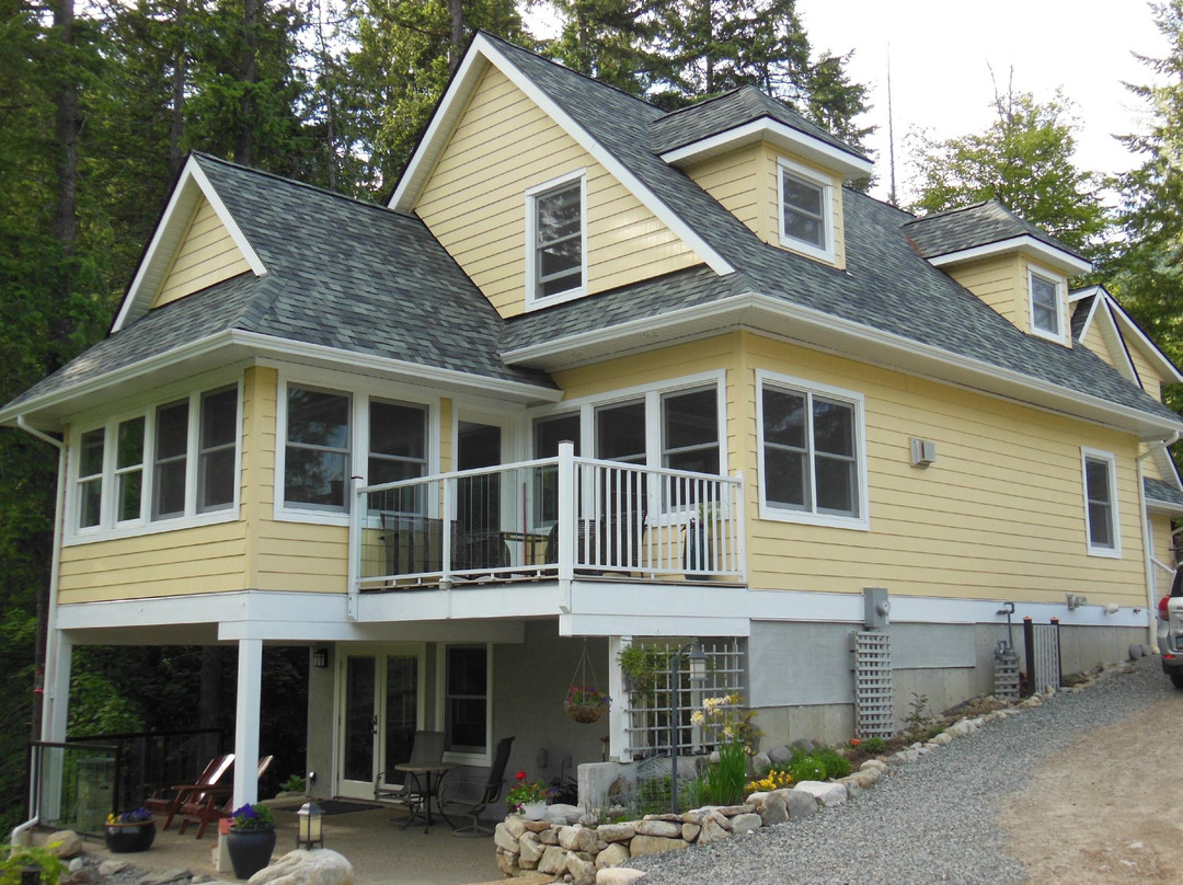 Lemon Creek酒店住宿-In the Selkirk Mountains B&B