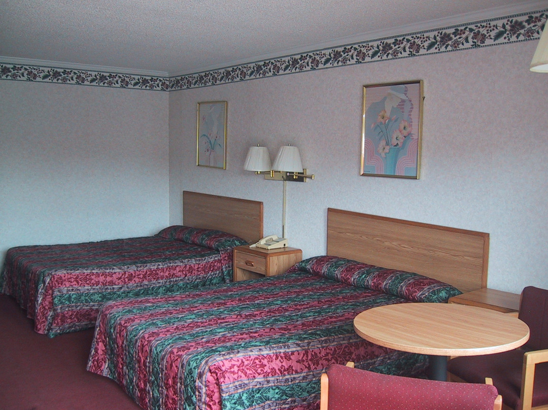 Indian Hills Interstate Inn